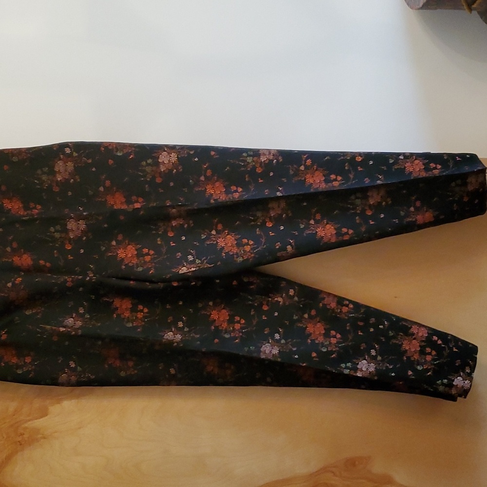NWOT  Stunning Dana Buchman party pants. Size 14, side zip, fully lined